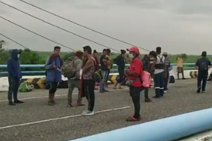 migrantes en la frontera con ecuador