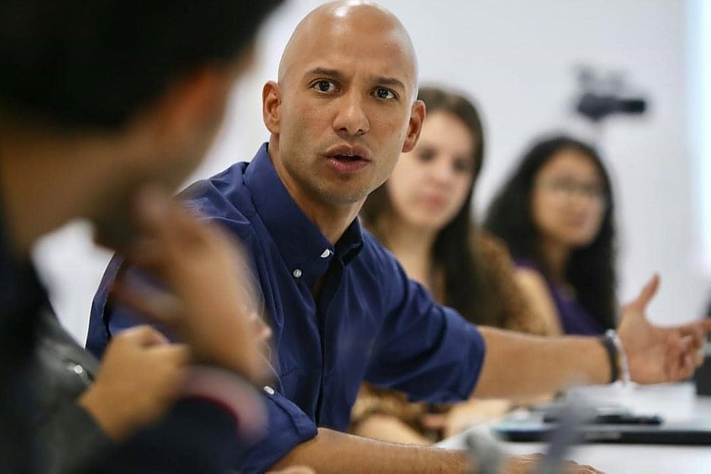 Plan País propone un sistema educativo que enseñe que el trabajo genera calidad de vida