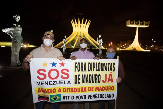 venezolano protestan en Brasil- EFE