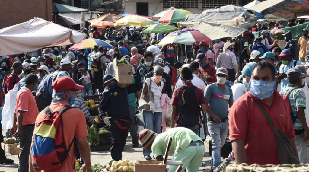 Así se veía el distanciamiento social en el Mercado de Mayoristas de Coche