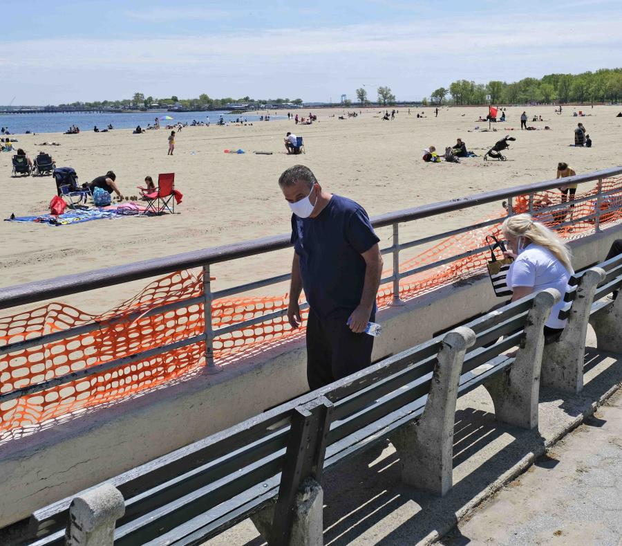 Joven murió ahogado en playa de Nueva York cerrada a bañistas