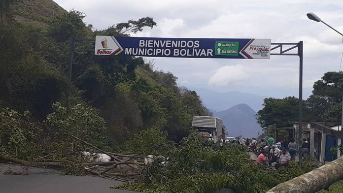 Se agudizan las protestas en Táchira ante el colapso de los servicios públicos