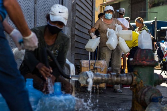Vecinos de La Pastora protestan por tener más de 30 días sin agua