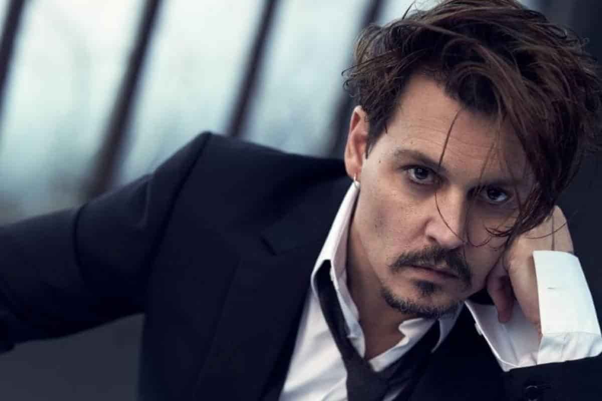 Exesposa de Johnny Depp lo defiende en juicio por difamación