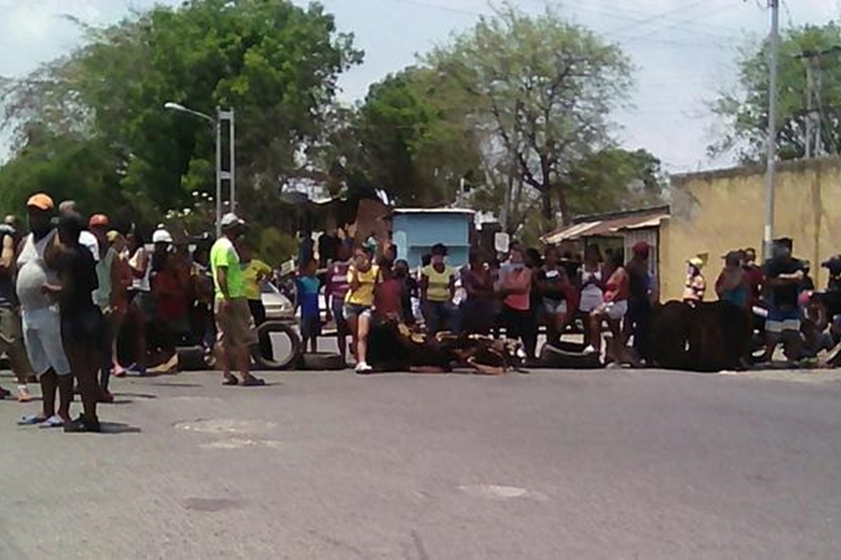 protesta en charallave cua por agua