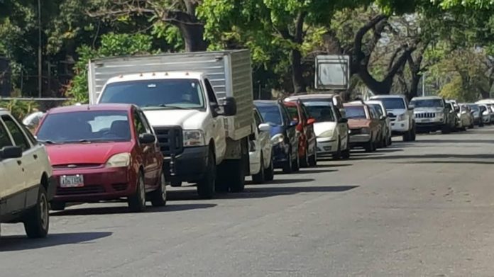 Continúan las protestas en Maracay ante escasez de gasolina