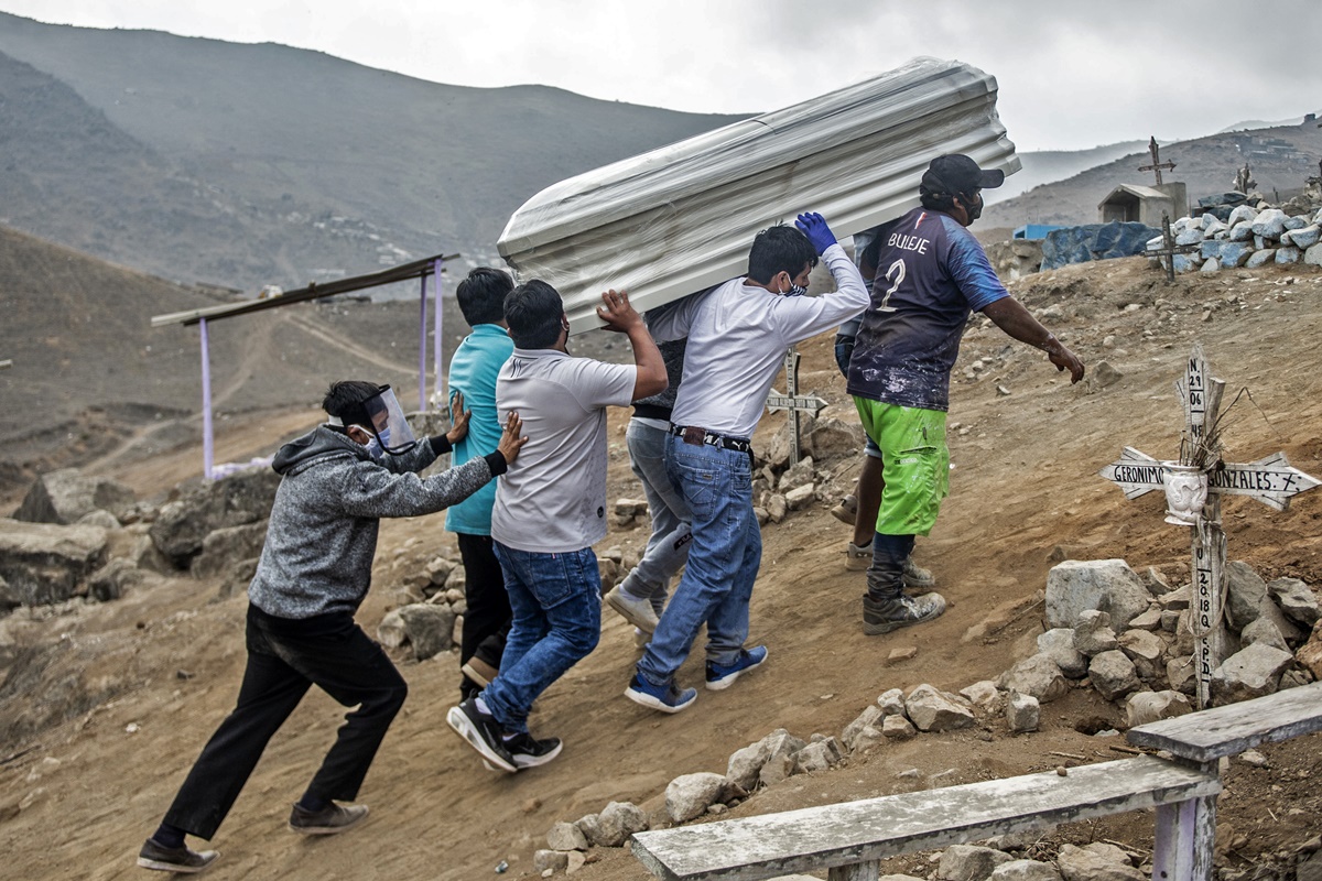 PERU-HEALTH-VIRUS-CEMETERY