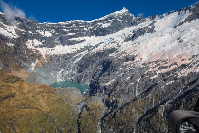 Glaciar en Nueva Zelanda perdió hielo casi equivalente a volumen de agua potable que usan residentes del país