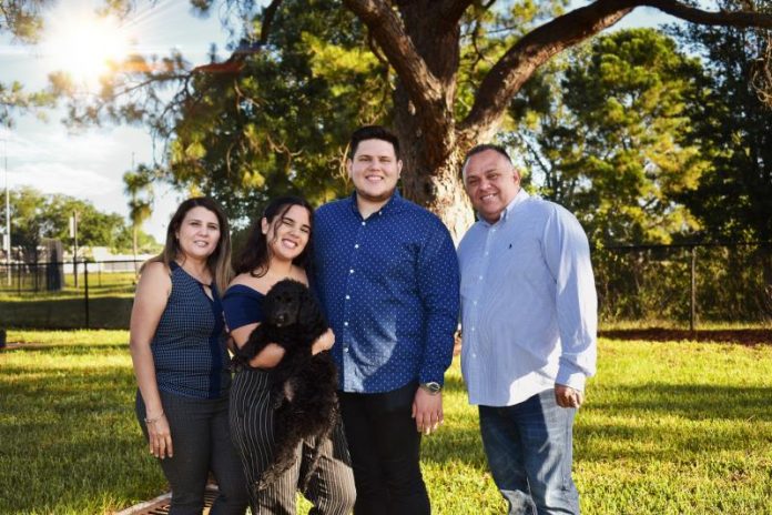 Hijo de asilados aspira a ser el primer venezolano en Congreso de Florida