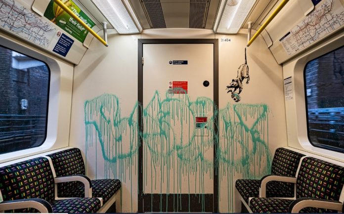 Banksy Londres metro mascarilla