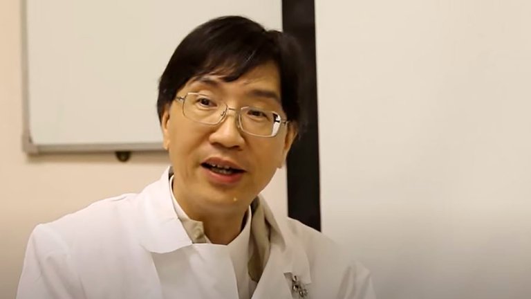 El microbiólogo Yuen Kwok-yung