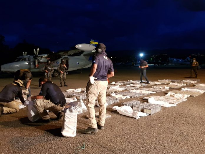 Un avión interceptado por militares en Honduras cargado de cocaína partió desde Venezuela