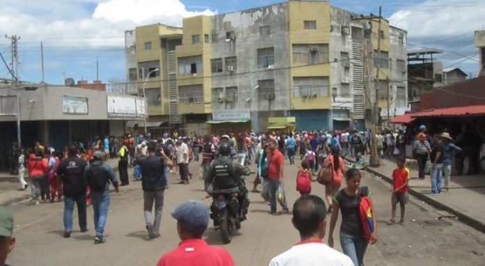 Tres detenidos y un comercio afectado en protestas del mercado de Puerto La Cruz