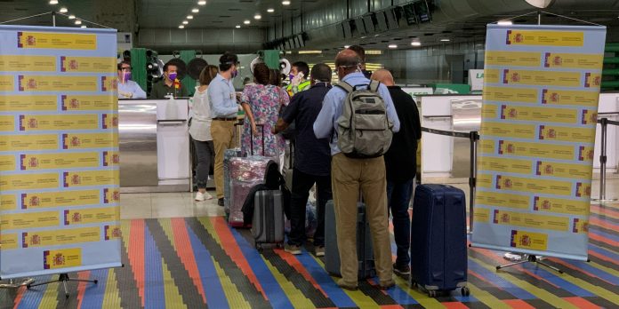 700 europeos varados en Venezuela partieron a España este jueves