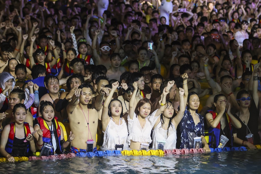 Miles de chinos participaron en una polémica fiesta en Wuhan