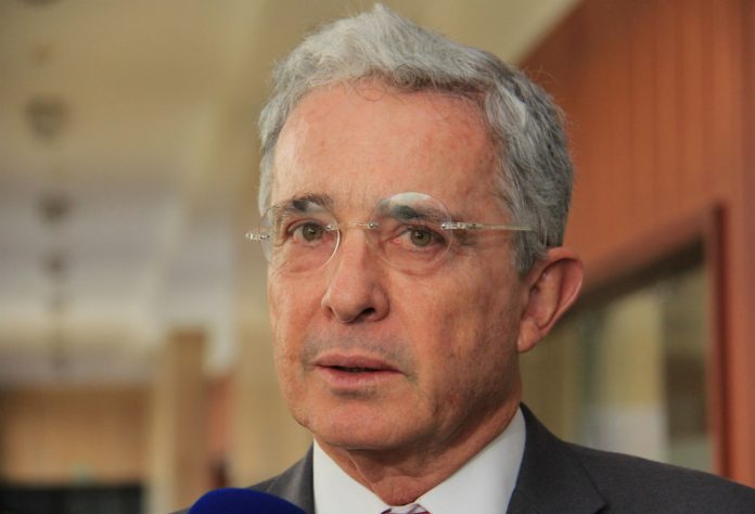 Álvaro Uribe dio positivo por covid-19