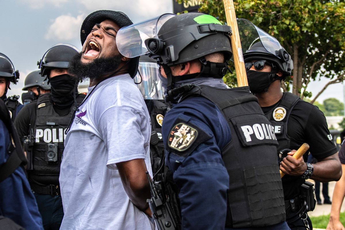 EuropaPress_3287601_manifestantes_detenidos_protestas_asesinato_mujer_afroamericana_breonna