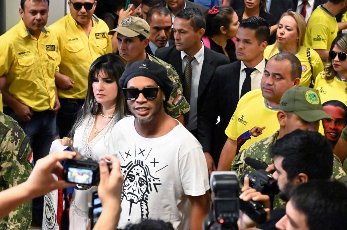 Ronaldinho es puesto en libertad tras seis meses detenido en Paraguay