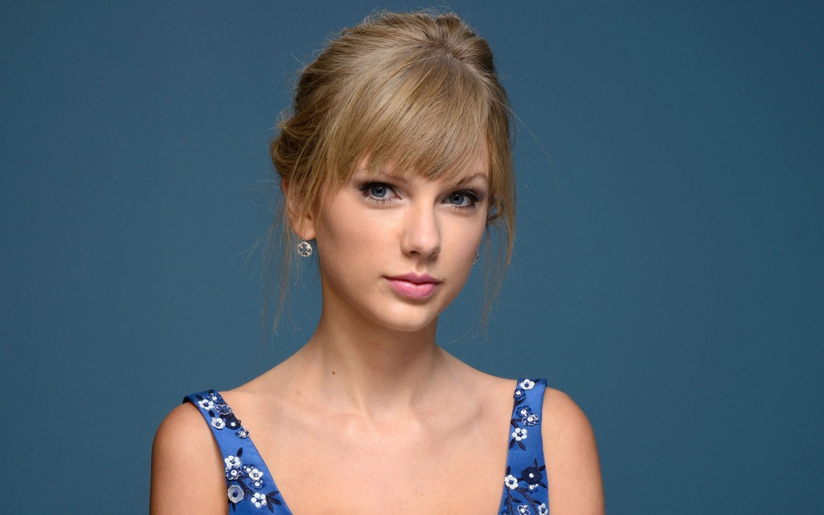 Taylor Swift dona $30.600 a una adolescente de Londres para la universidad