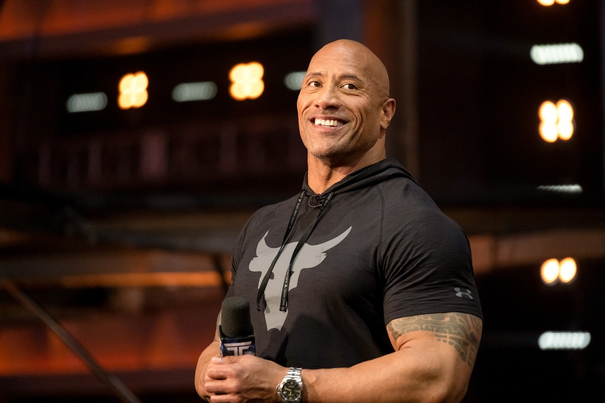 Es tan grande como se ve? Cuál es la estatura de Dwayne“la Roca” Johnson