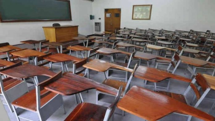 Ministerio de Educación escolar Régimen de Maduro aprueba unos 16 millones de dólares para renovar escuelas