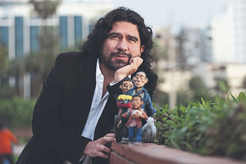 Edgar Álvarez, el colombiano que cuenta la historia de los migrantes venezolanos con plastilina