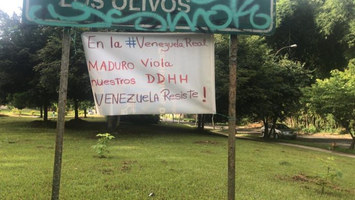 El Hatillo amaneció con pancartas alusivas en contra de Nicolás Maduro