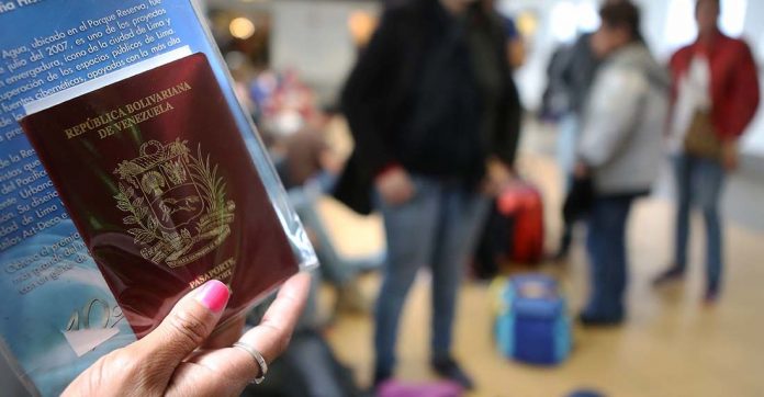 Cinco millones de migrantes venezolanos tienen el pasaporte vencido