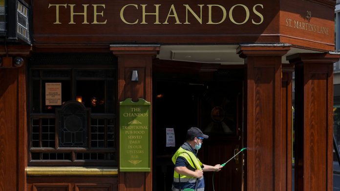 Londres Inglaterra cerrará bares y restaurantes a las 10 de la noche por el covid-19