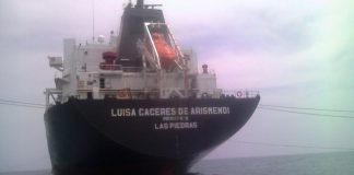 Luisa Cáceres de Arismendi, gasolina, barcos petroleros