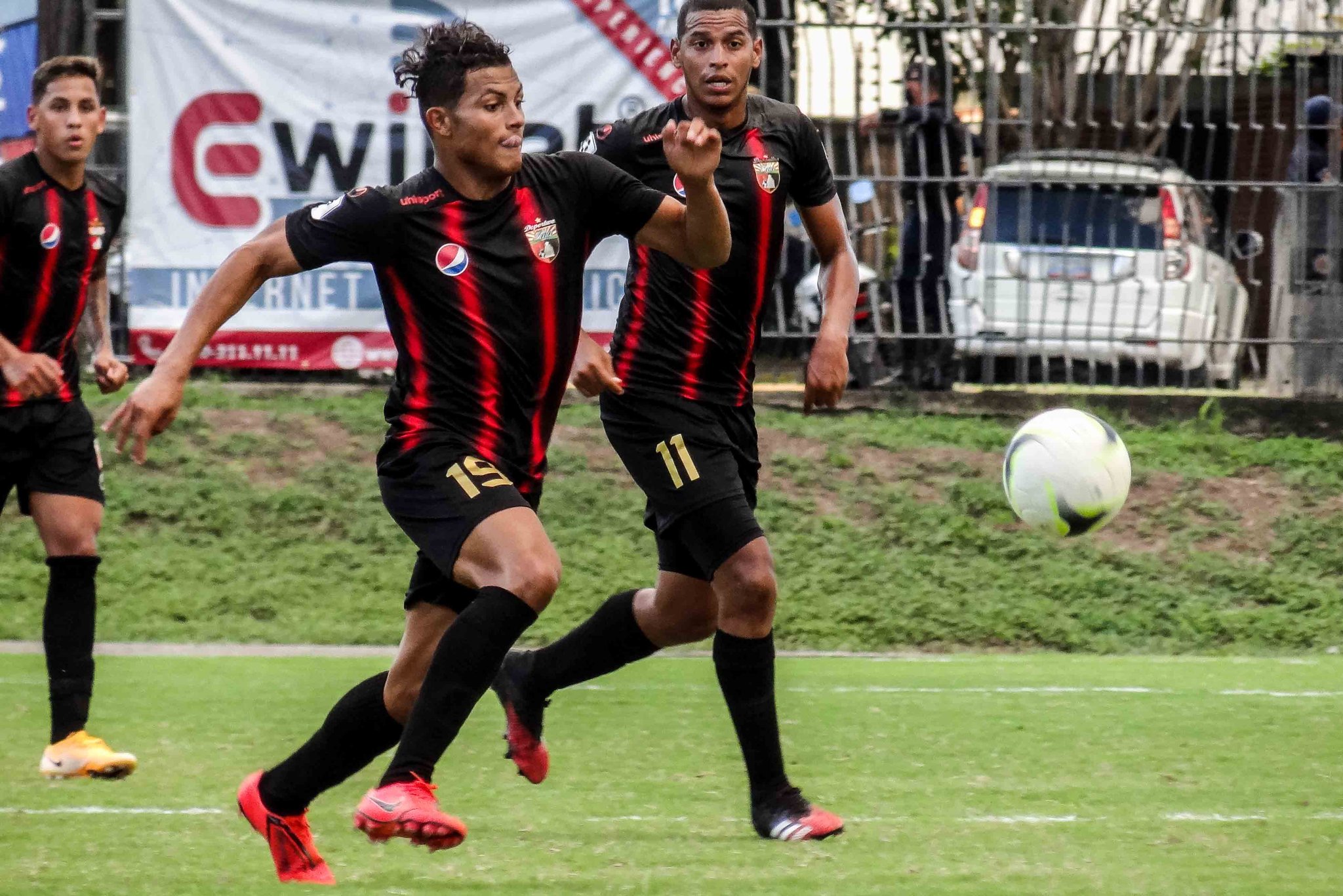 Deportivo Lara y Táchira comienzan con fuerza la liga venezolana de fútbol