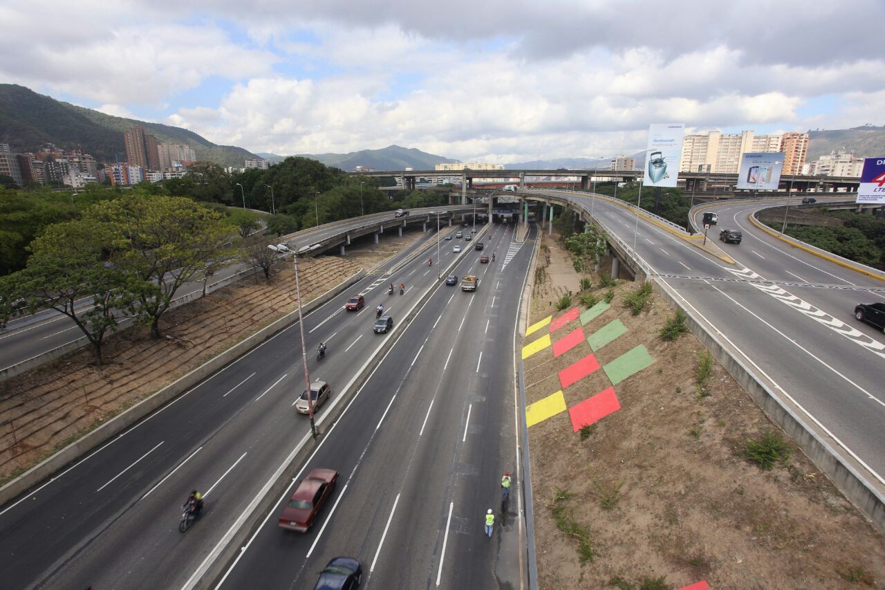 Accidente en la autopista Francisco Fajardo dejó un muerto y tres heridos