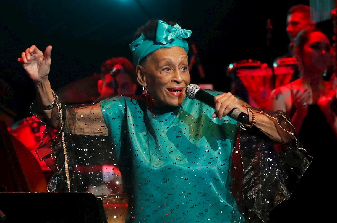 Omara Portuondo celebra 90 años desde el escenario