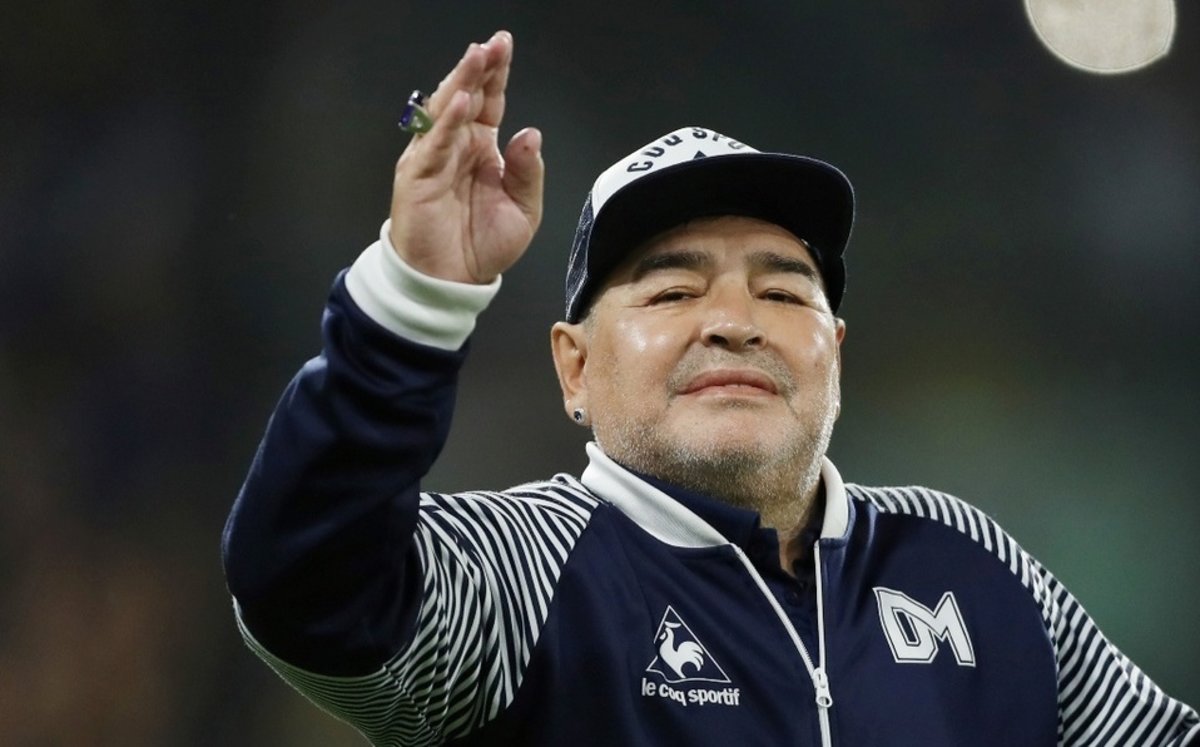 Empleado de funeraria que se tomó fotos con el cadáver de Maradona pidió disculpas