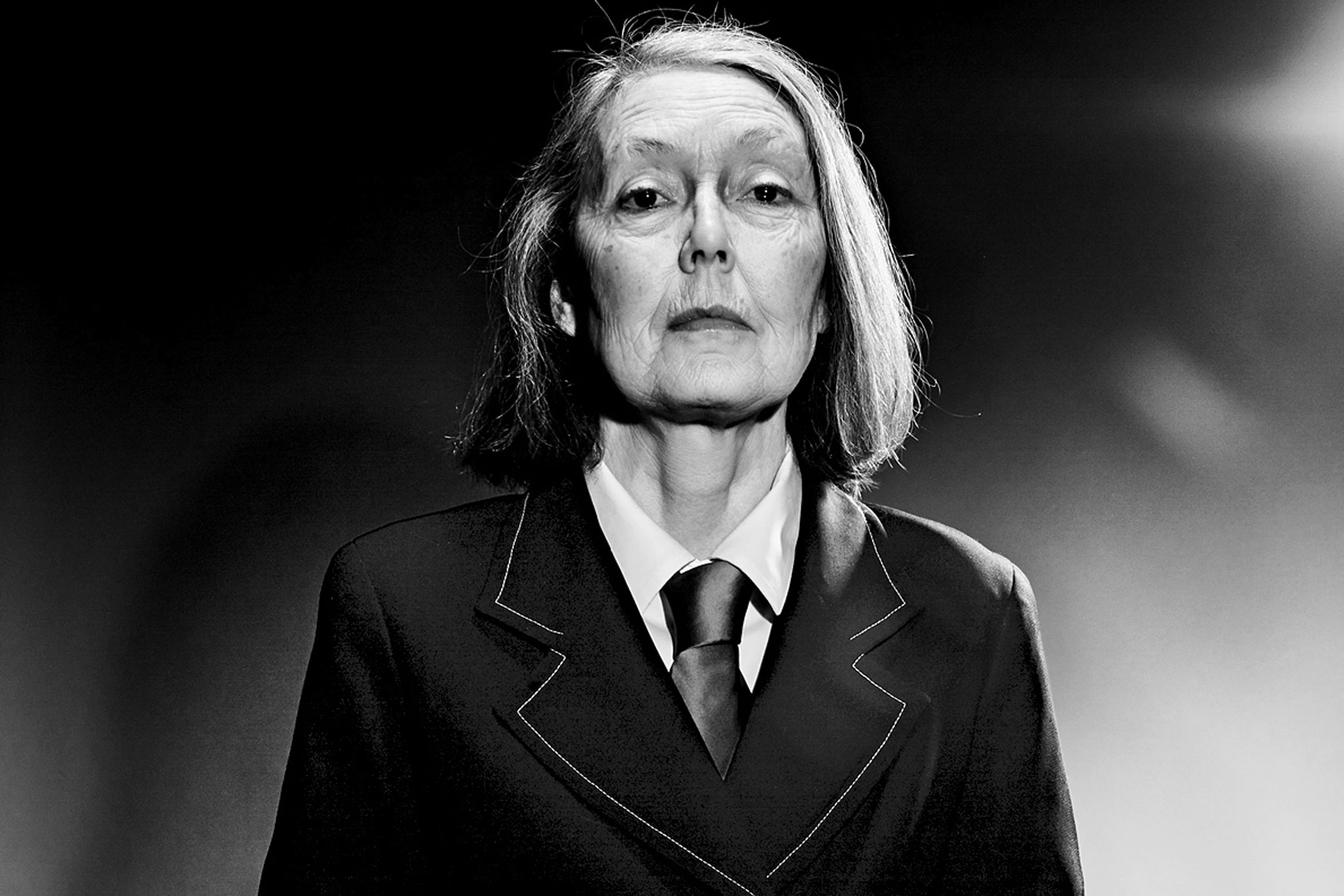 Anne Carson: Un buen poeta es ante todo un buen oyente