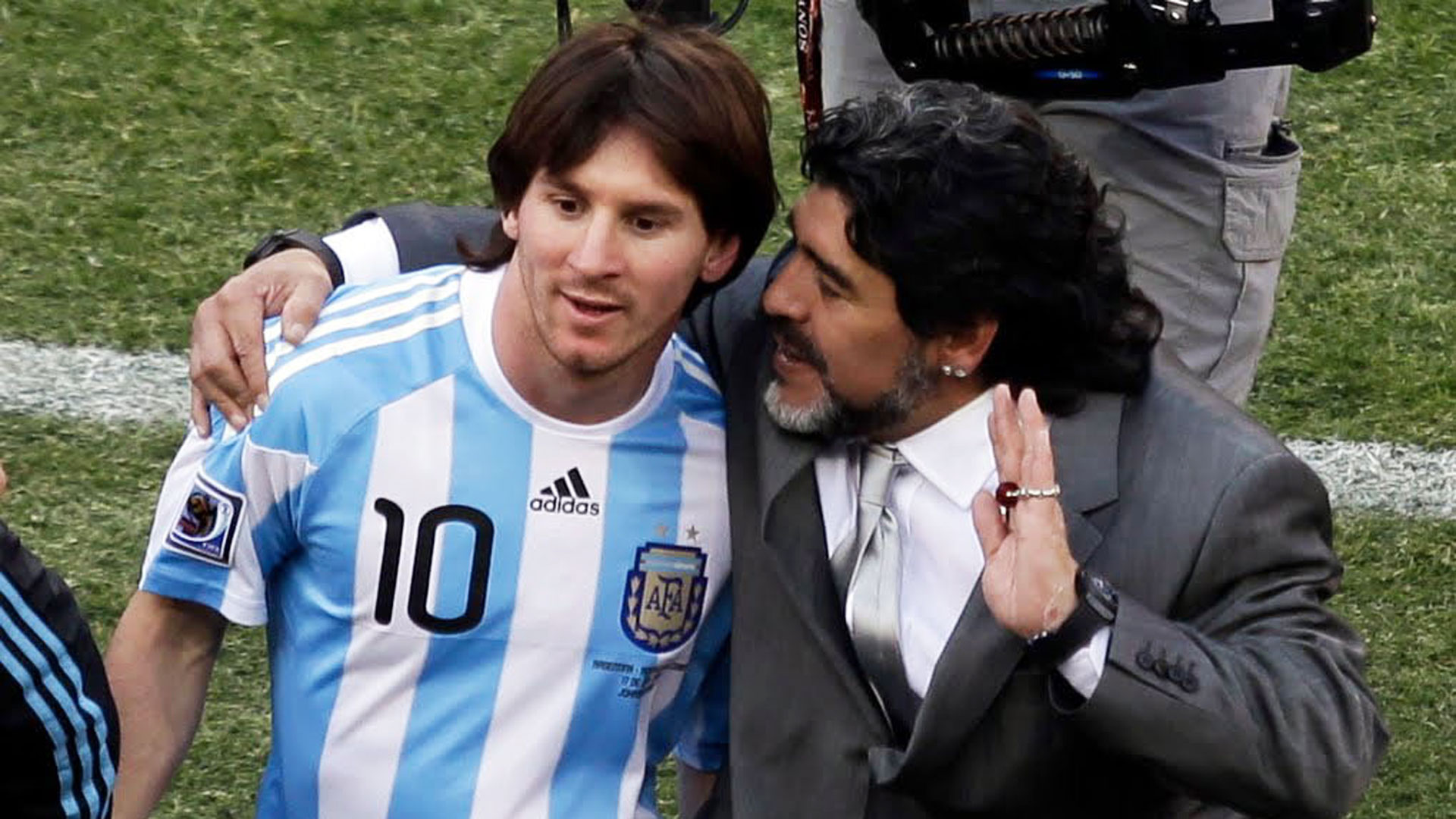 Messi se despide de Maradona: «Nos deja pero no se va porque el Diego es eterno»