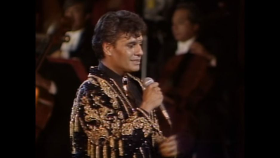 A 30 años del revolucionario disco en el Palacio de Bellas Artes, Juan Gabriel vive