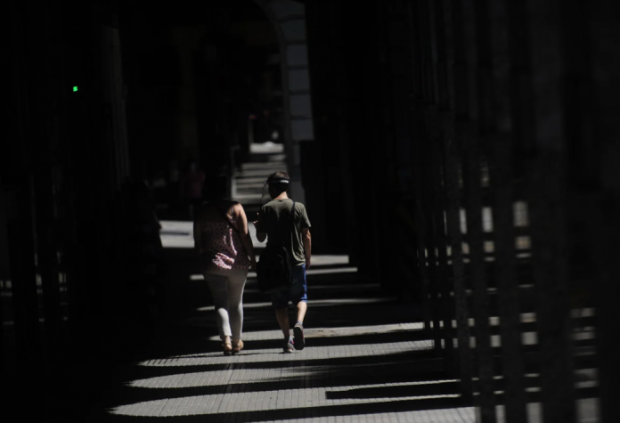 La primera ola de calor del año en Argentina dejó sin luz a miles de personas