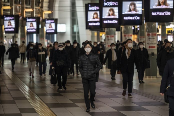 Japón suma cifra récord de contagios desde enero después alerta extendida