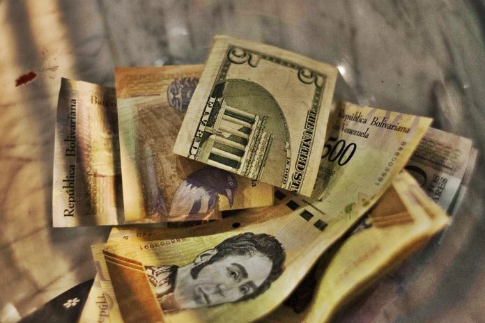 vulnerabilidad financiera Academia Nacional de Ciencias Económicas considera que nueva reconversión monetaria debería eliminar seis ceros al bolívar Hiperinflación y colapso: ¿es posible la digitalización de la economía en Venezuela?