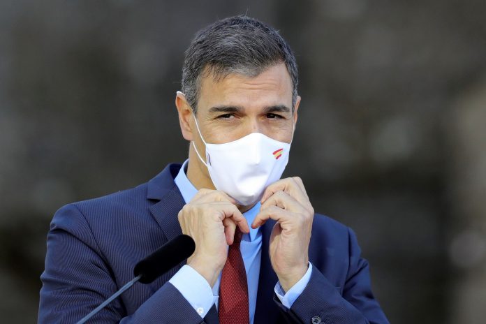 Sánchez convoca a los presidentes regionales para frenar el contagio de covid