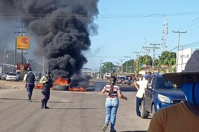 Conductores protestaron en Calabozo para exigir el suministro de gasolina