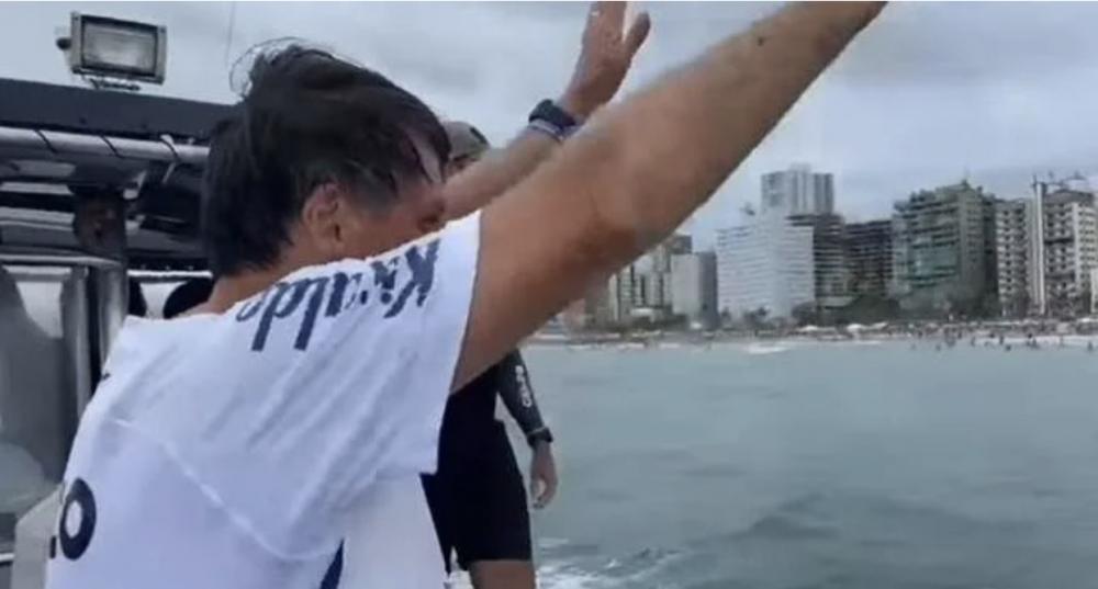 “En la playa con la gente”: el insólito video de Jair Bolsonaro