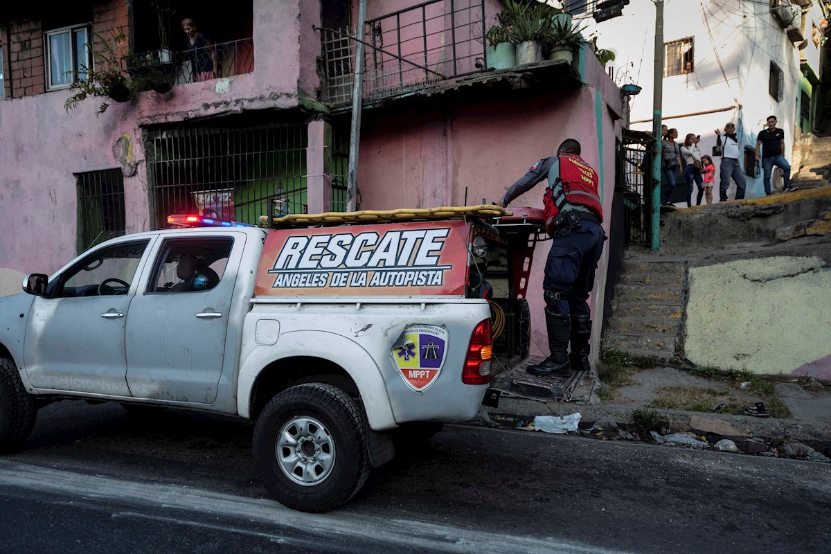 Las jornadas contra reloj de los paramédicos de Venezuela para salvar vidas