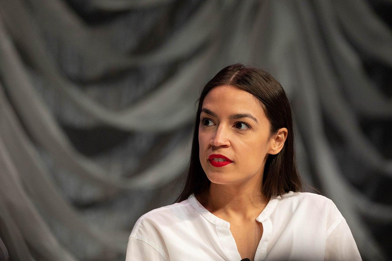 Alexandria Ocasio-Cortez reveló que fue víctima de una agresión sexual