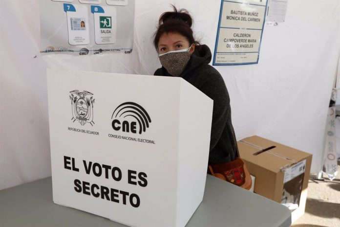 El CNE de Ecuador destacó la alta participación en las presidenciales