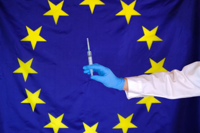 La Unión Europea acordó en avanzar en un certificado covid de vacunación