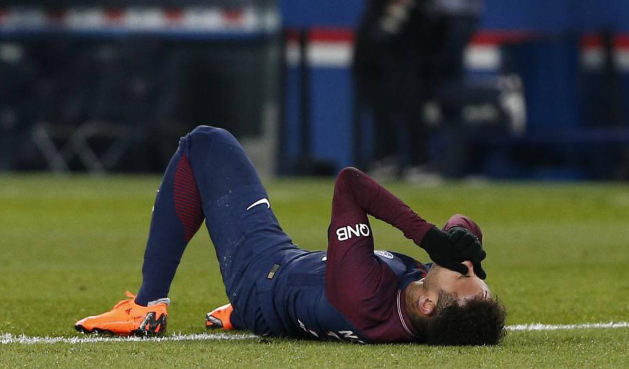 Neymar se lesiona a seis días de enfrentarse al Barcelona