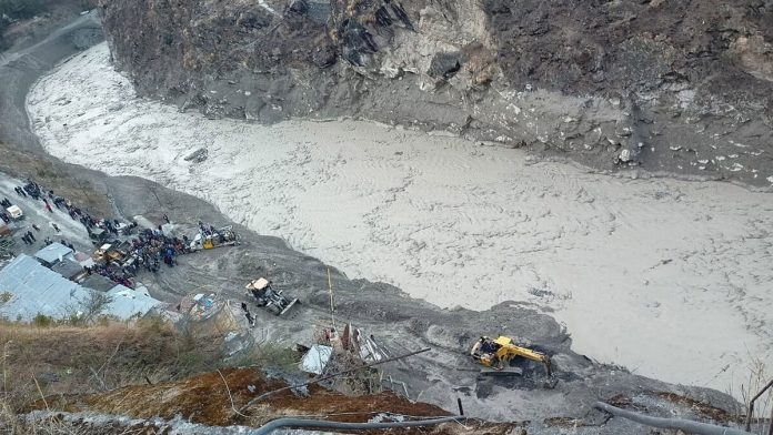 Avalancha de lodo dejó un centenar de desaparecidos en la India