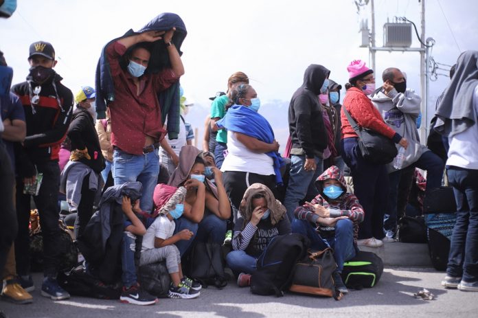 Chile expulsó a un grupo de migrantes venezolanos varados en la frontera con Bolivia